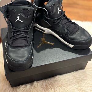 Nike Jordan sneakers Black and White Sneakers 7 Y